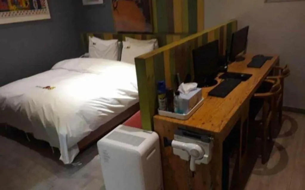 Bus Hotel Incheon 2*,