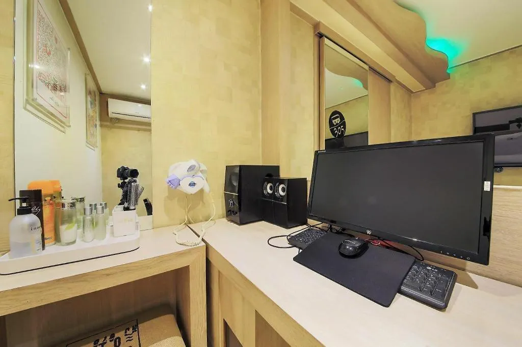 Bus Hotel Incheon 2*,