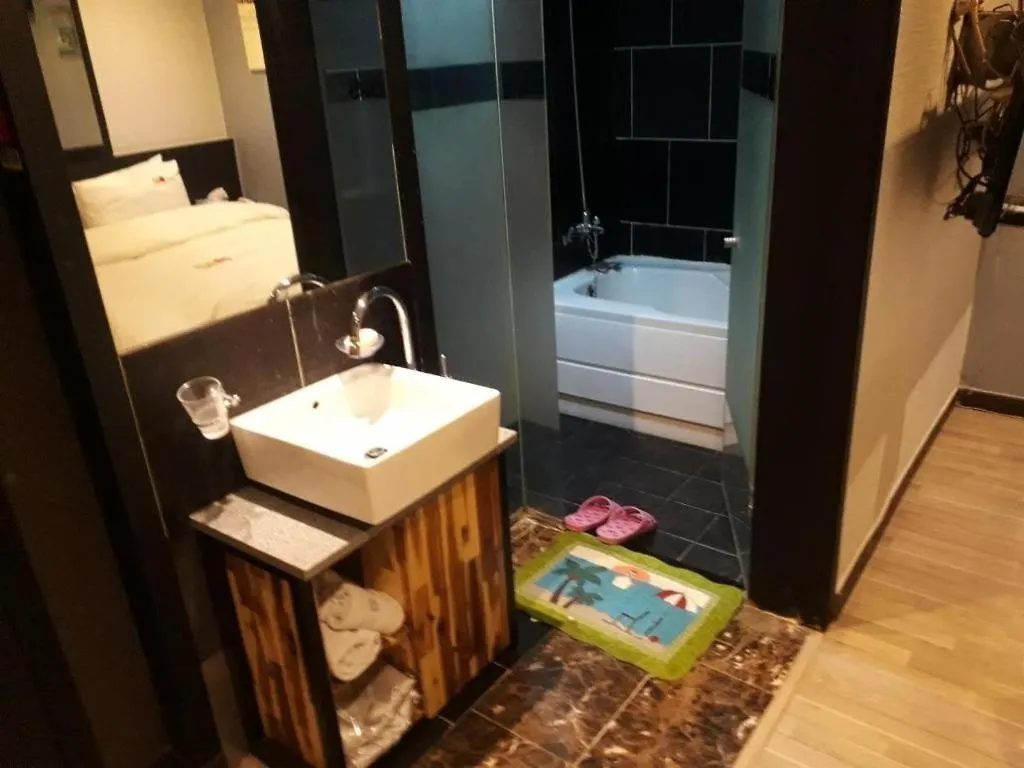 Incheon Bus Hotel 3*,