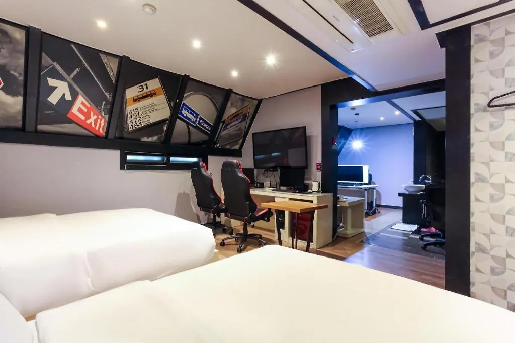 Bus Hotel Incheon 2*,