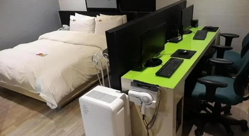 אינצ'ון Bus Hotel 2*,